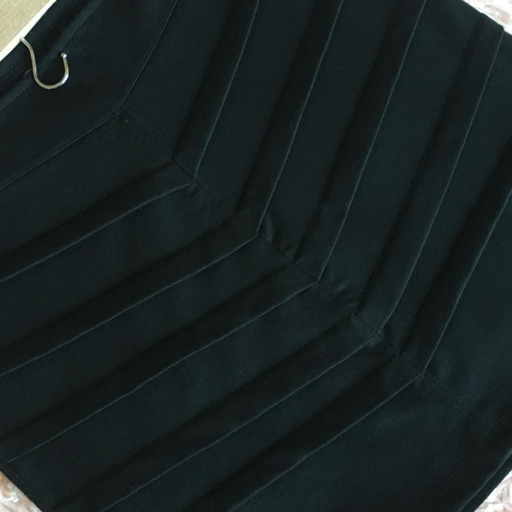 HIGH WAISTED BLACK PLEATED MINI SKIRT · SIZE L - Picture 5 of 5